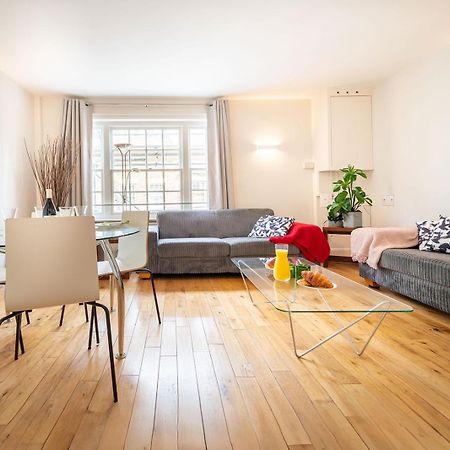 Spacious Apartment With A Balcony In Prime Location In Farringdon لندن المظهر الخارجي الصورة