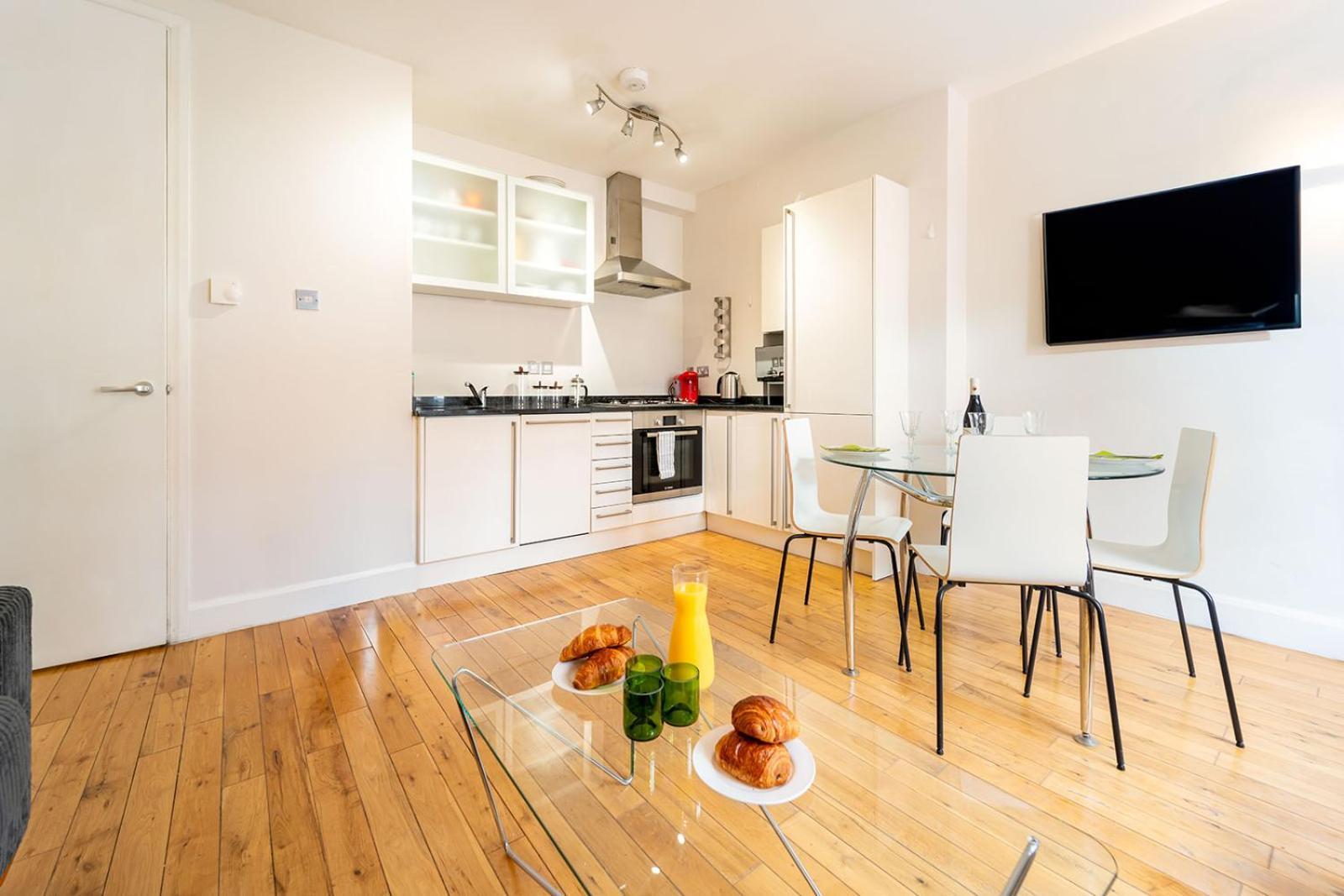 Spacious Apartment With A Balcony In Prime Location In Farringdon لندن المظهر الخارجي الصورة