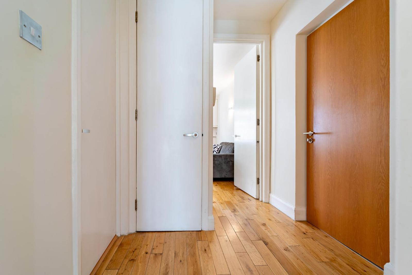 Spacious Apartment With A Balcony In Prime Location In Farringdon لندن المظهر الخارجي الصورة